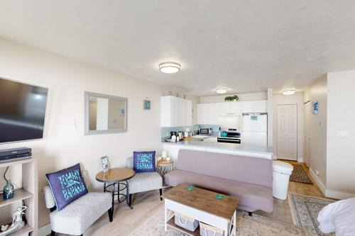 Stylish Escape with Shared Pool Direct Beach Access Private Balcony & Ocean View