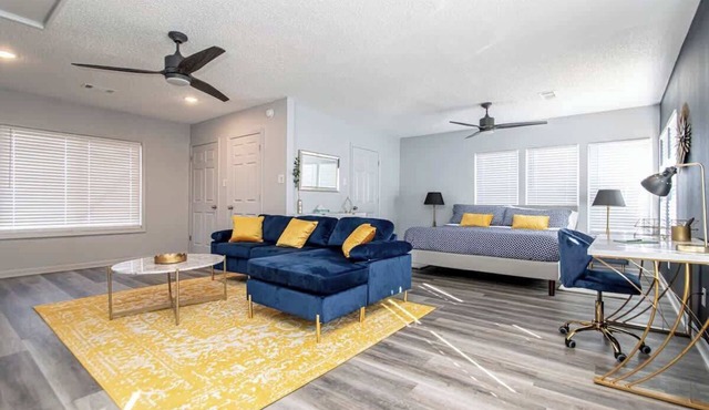 Stylish Studio, steps to Oaklawn