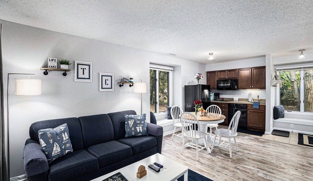 🏖️ Stylish The Shores Condo | Private Beach w/Views ➠ 5716