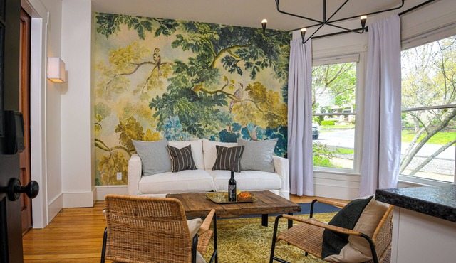 Suite 1 at Kubli Haus - Luxury, Style & Location, 1 block to Britt