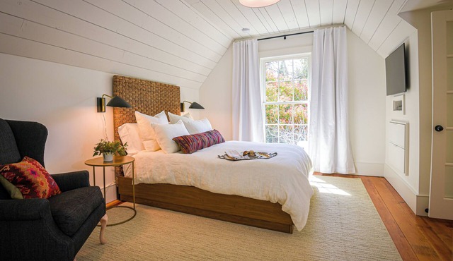 Suite 4 at Kubli Haus Luxury, Style & Location, 1 block to Britt