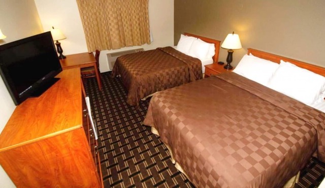 Suite Non-Smoking Queens at FairBridge Inn & Suites Kellogg
