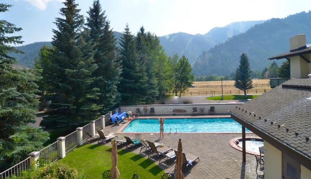 Sun Valley Adventures Heated Pool & Spa