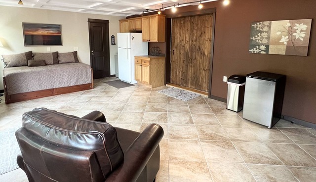 Sunland Estates Home - Columbia River Views - Minutes to the Gorge Amphitheater!