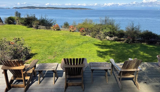 Sunset Hideaway - Oceanfront Bliss Minutes to Town
