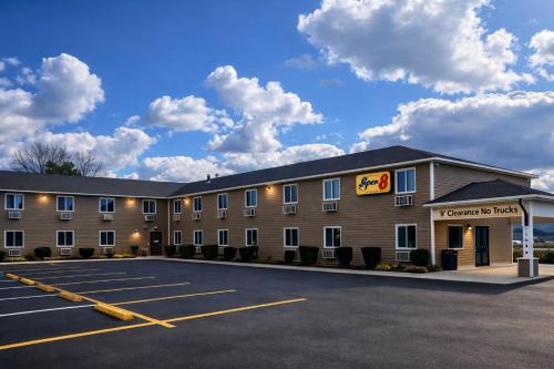 Super 8 by Wyndham Lewiston