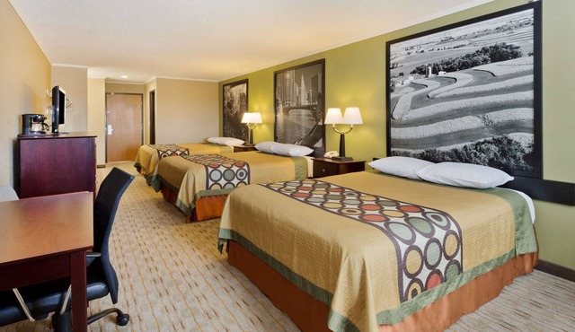 Super 8 by Wyndham Rochelle