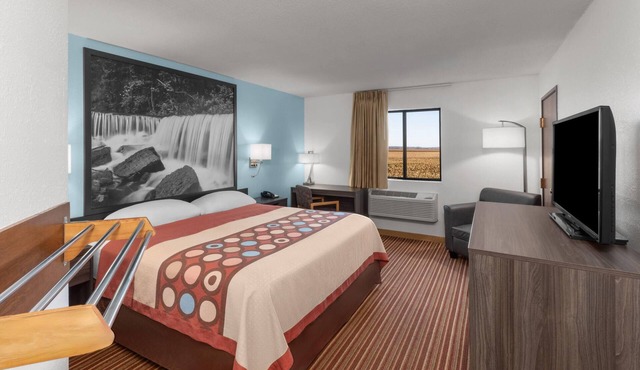 Super 8 by Wyndham Rock Port MO
