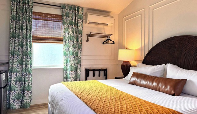 Swank Suites | King with Lux Tub