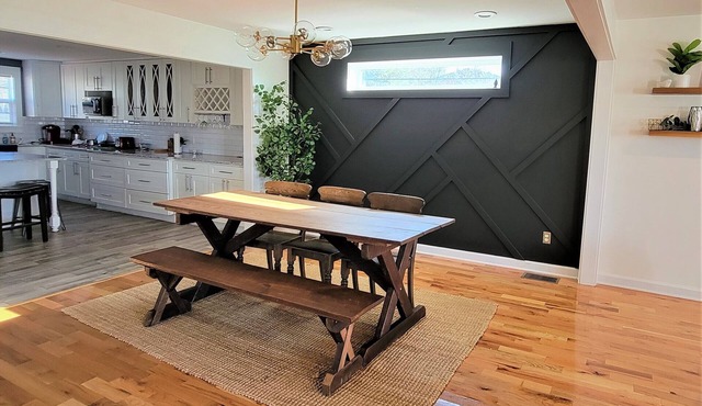 t ⭐Skyline views!⭐ Mins from Downtown and Topgolf! Large Deck, Fenced in yard!