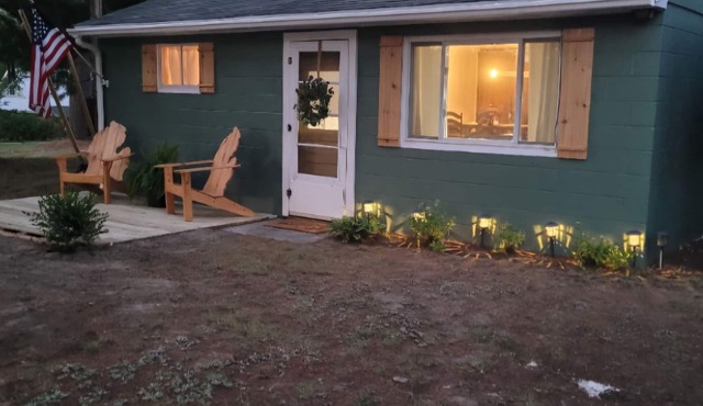 Take it easy at this unique and tranquil getaway. Small, yet simple cottage.
