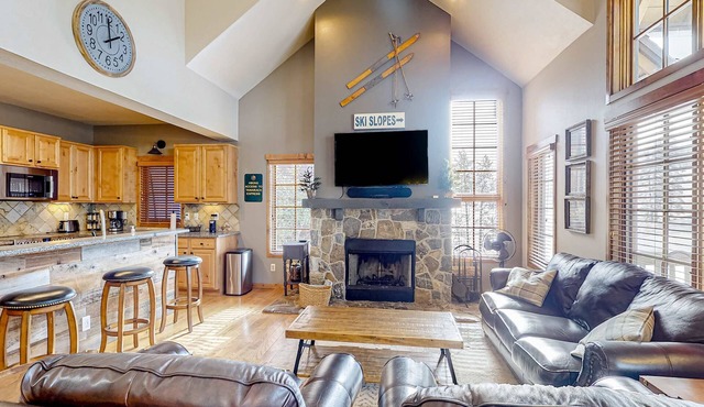 Tamarack Chalet, Hot Tub, Ski-In/Out, Sleeps 8