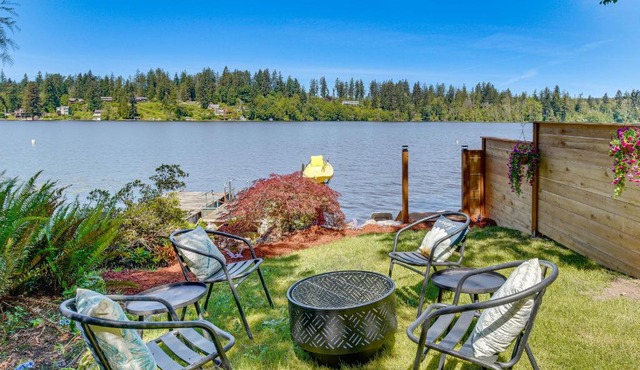 Tanwax Lake Waterfront Studio w/Private Hot Tub!