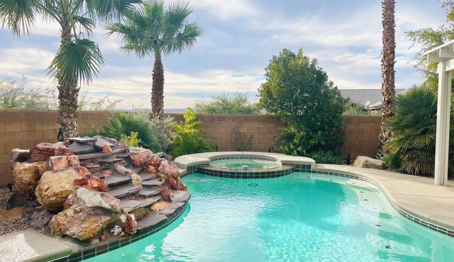 Tee Time Oasis| 3BR, 2.5 BA, Private Pool/Hot Tub, steps to Wolf Creek + Free Daily Activities