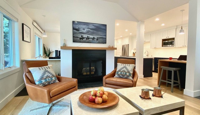 Teewinot B5: Top Floor 2BR/2BA Condo - Fully Remodeled