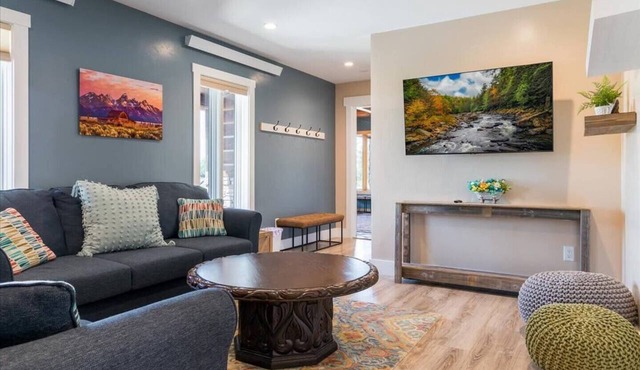 Teton Crest Lodge Sleeps 24, Reunions, Hot tub