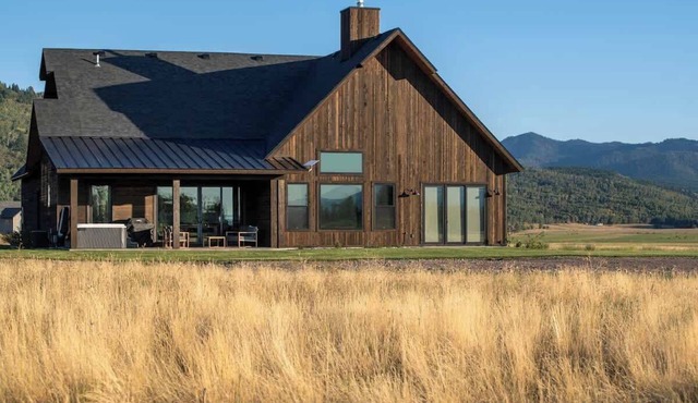 Teton Homestead: Modern Comfort in Teton Reserve