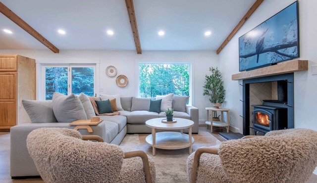 Teton Homestead: Remodeled Retreat + Hot Tub