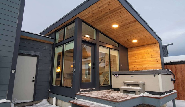 Teton Homestead: Ski Hill Nest - Modern + Hot Tub