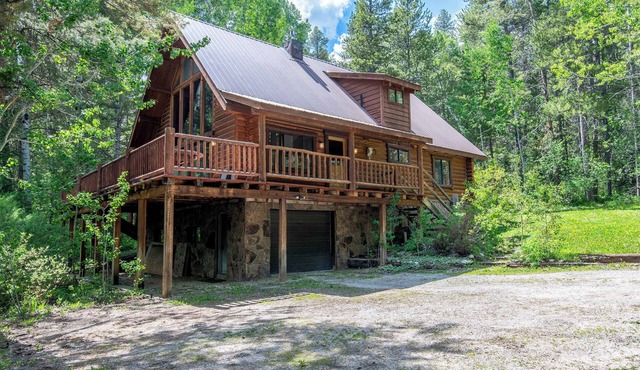 Teton Homestead: Whispering Pines Cabin
