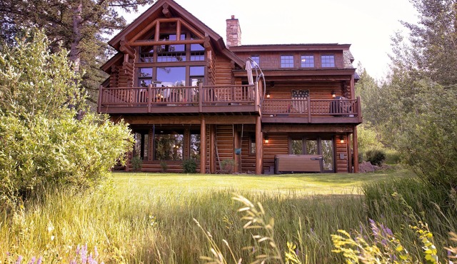 Teton Retreat Spacious Teton Springs Log Cabin w/Forest Access, A/C & Hot Tub