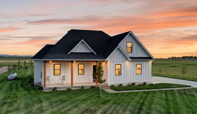 Teton Valley Getaway | Hot Tub, Sauna, BBQ, Fire Pit, & Pet Friendly!