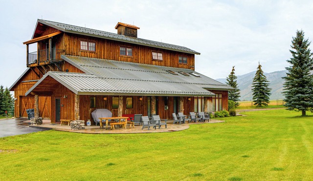 'The Barn at Dancing Deer Ranch' in Bedford