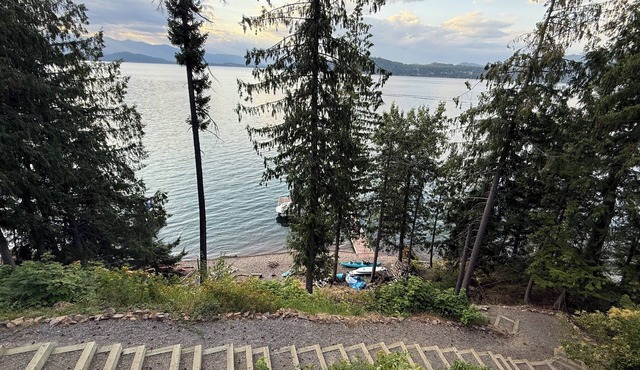 The cabinette on beautiful Lake Pend Oreille