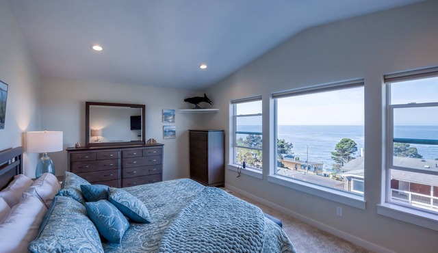 The Captains Lookout | Ocean View, Hot Tub, Dog Friendly, Walk to Harbor