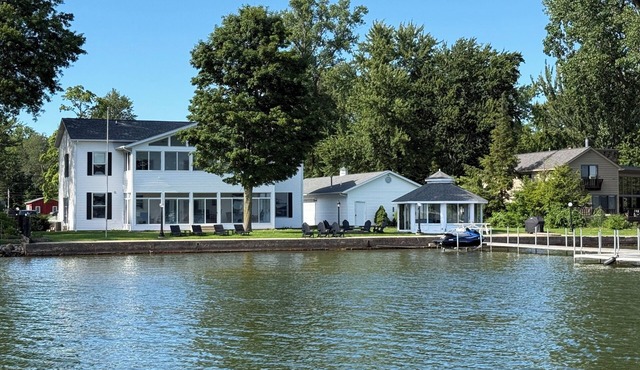 The Colonial Estate on Paw Paw Lake with Pickle Ball & Basketball Court