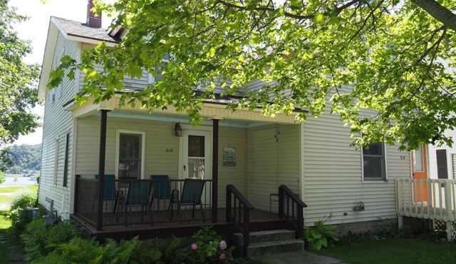 The Cute & Cozy - Lower Apt - Great Location!