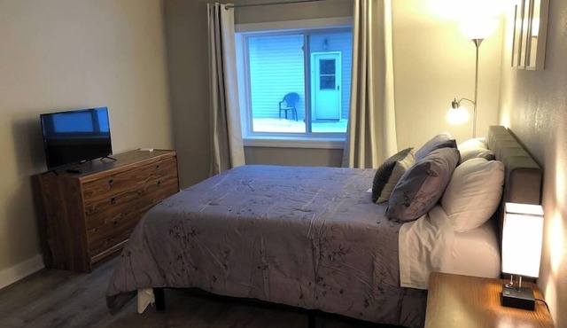 The Family - Entire private 2 bed/2 bath Apt