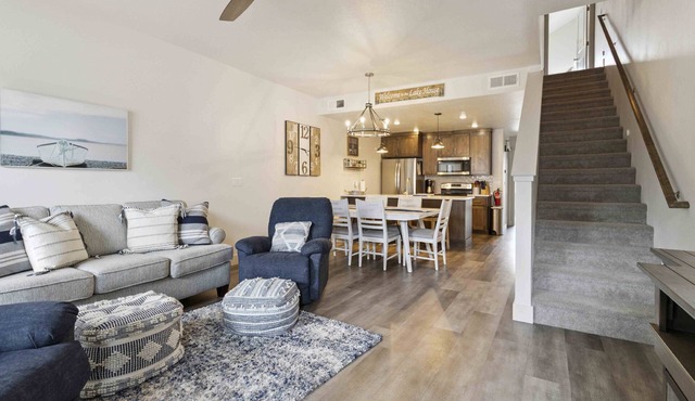 The Getaway; A Fresh Modern Retreat with Air Conditioning & BBQ! Minutes to Payette Lake Access
