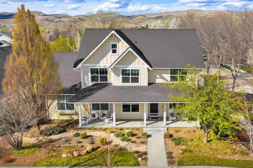 The Hearth Luxury Home Gym Access, Seasonal Pool