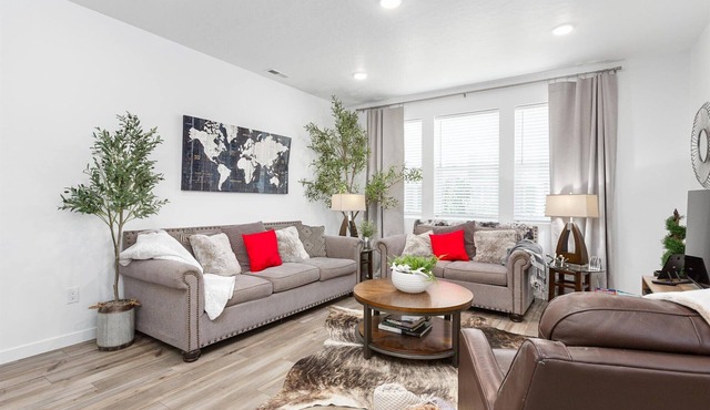 The "Honor" New 4-bdrm townhome in Eagle w/2 King Beds Pool, WiFi, 2 car Garage