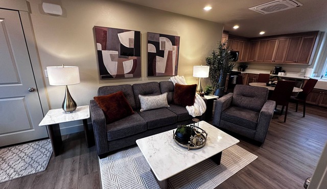 "The Lake House"- Brand New 2BR Retreat w/King Bed- Elegant -Close to Wineries