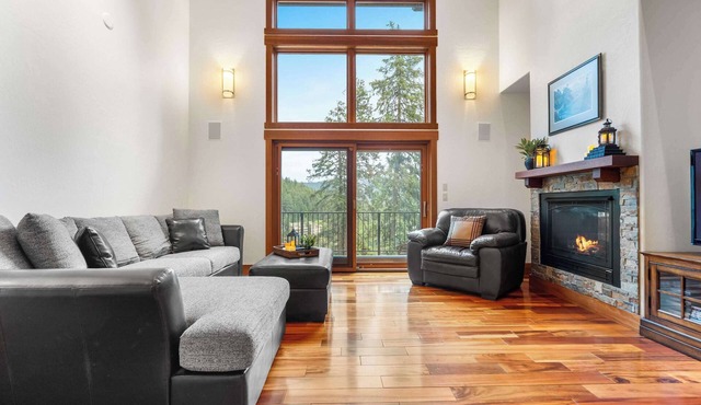 The Lantern House | Lake Views, Fire Pit & Luxury