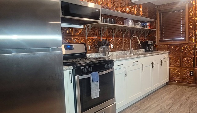 The Leelanau Sleeps 4 Fiber Optic WI-FI Close to Traverse City Crystal Mountain