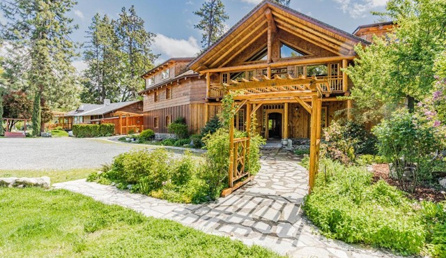 The Lindsay Lodge