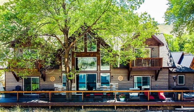 The Lodge at Big Eddy on the main Salmon River