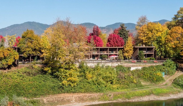 The Lodge at Riverside