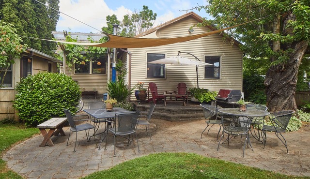 The Madrona House! Freshly renovated bungalow/detached studio/office space.