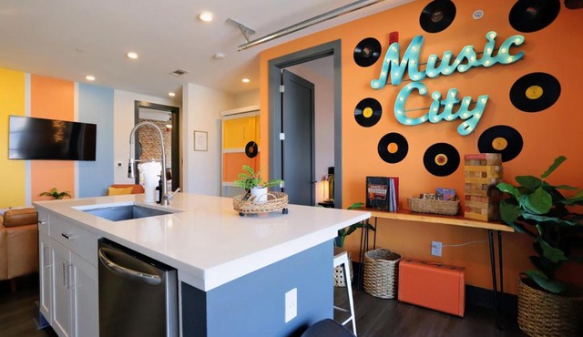 The Muse - Modern 2BR Condo with Private Balcony and City Rooftop Access