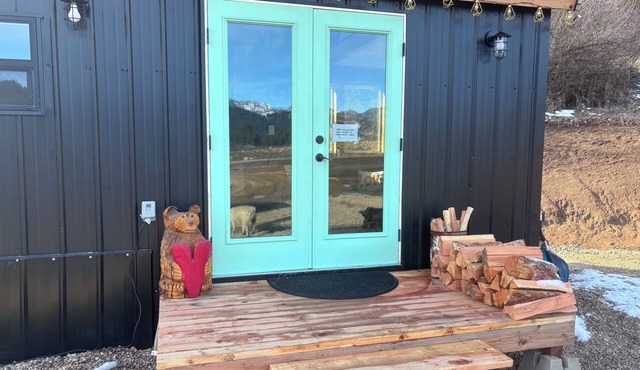 The Onyx Cabin at Common Ground