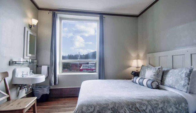 The Peak at Centralia Square | Room 208