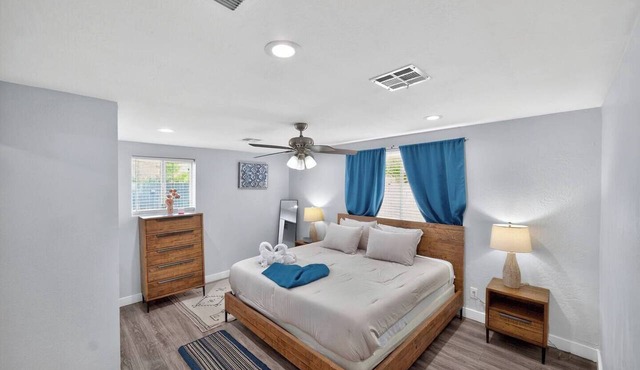 The Phoenix Haven | Luxury 2BR Near Banner & Chase in Phoenix