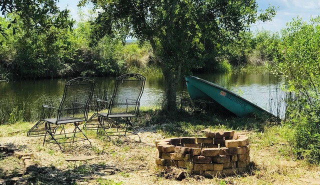 THE RIVER SHACK - Rustic Riverfront Retreat