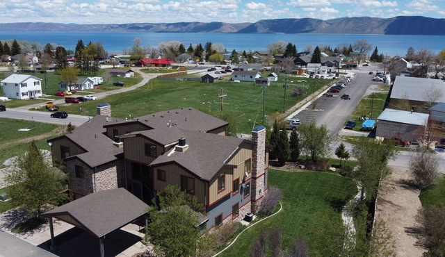 The Seasons - Cisco (Unit E). Large 2 bdrm, 2.5 bath condo in the heart of Garden City!