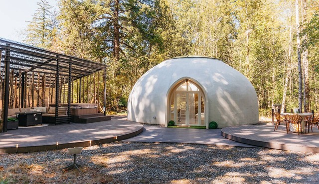 The Skyview Dome with a hot tub and sauna
