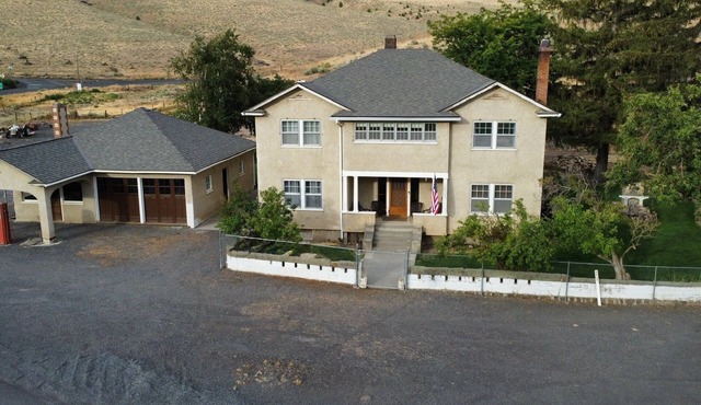 The Vinson House Historic 5 bedroom 2 bath ranch house